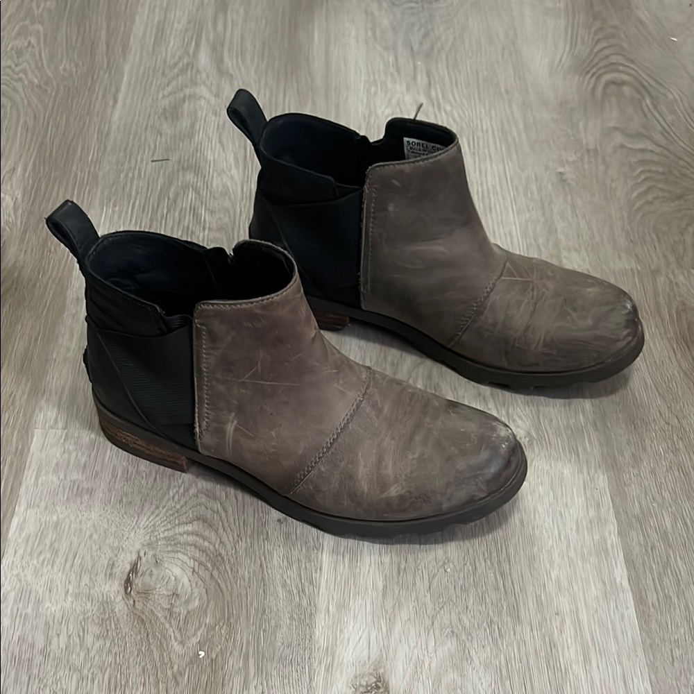 Sorel Leather Colorblock Ankle Chelsea Boots
